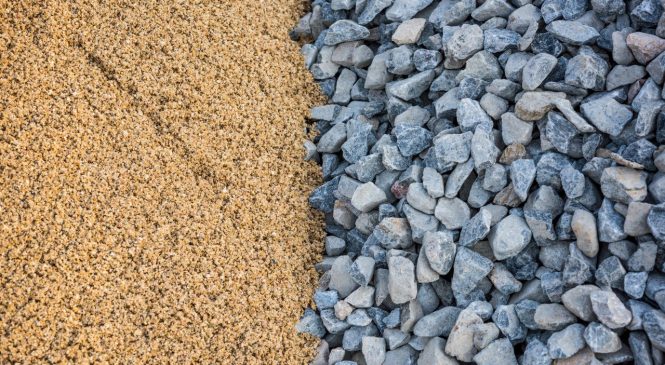 Щебень и песок с доставкой на дом: удобство и преимущества